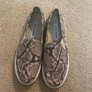 Snakeskin flats